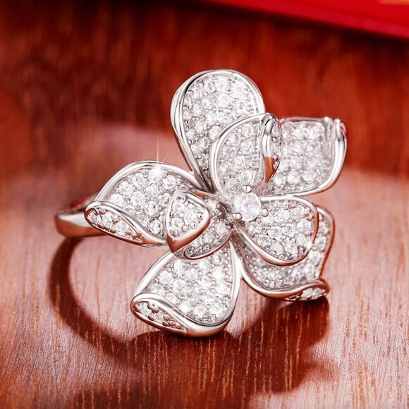 NEW 18k White Gold Diamond Flower Ring - Picture 5 of 5